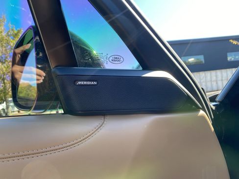 Used 2023 Land Rover Range Rover Long Wheelbase SE image 24