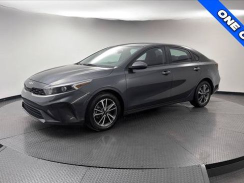 Used 2023 Kia Forte LXS FWD image 2