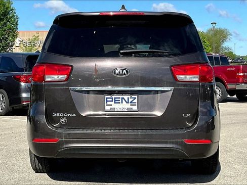 Used 2017 Kia Sedona LX FWD image 5
