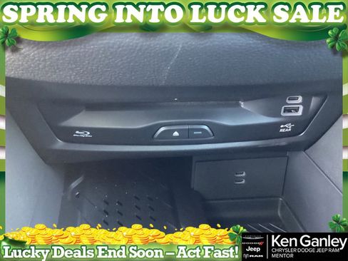 New 2026 Chrysler Pacifica Limited w/ Uconnect Theater Family Group image 14