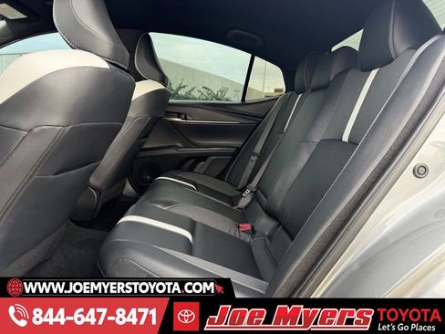 Used 2025 Toyota Camry SE image 29