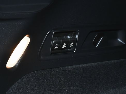 Used 2025 Mercedes-Benz GLS 450 4MATIC image 82