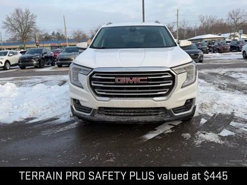 Used 2023 GMC Terrain SLT image 2