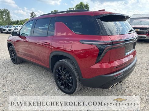 Used 2024 Chevrolet Traverse LT w/ Midnight/Sport Edition image 3