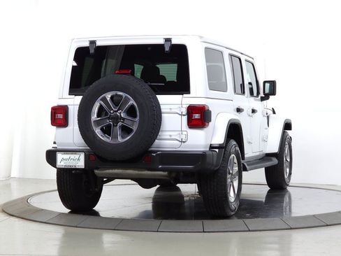 Used 2022 Jeep Wrangler Unlimited Sahara w/ LED Lighting Group AWD/4WD image 11
