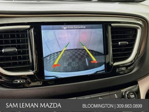 Used 2018 Chrysler Pacifica Touring-L w/ Premium Audio Group FWD image 13