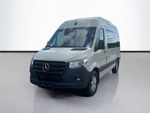 Used 2024 Mercedes-Benz Sprinter 2500 image 8