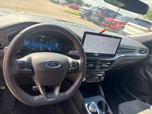 Used 2023 Ford Escape ST-Line Select w/ Tech Pack #2 AWD/4WD image 3
