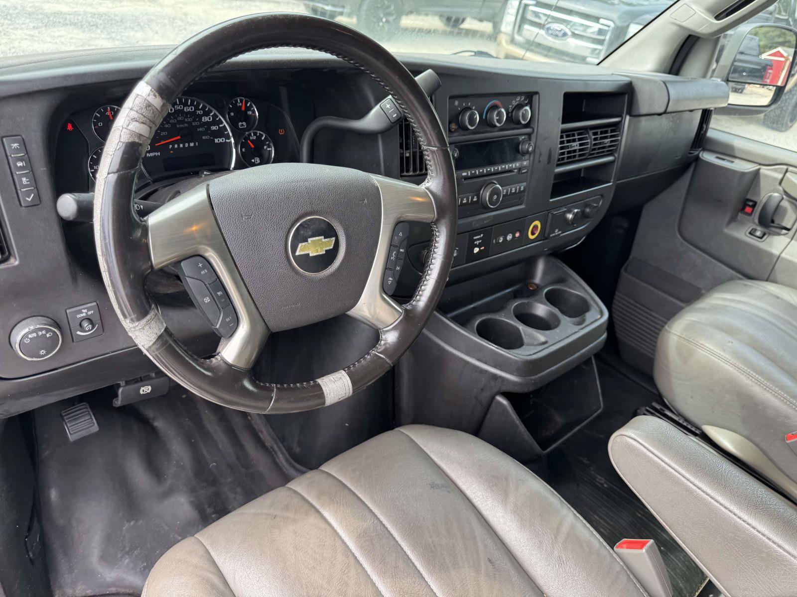 Used 2018 Chevrolet Express 2500 w/ Driver Convenience Package RWD image 11