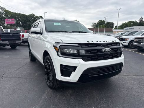 Used 2024 Ford Expedition Limited AWD/4WD image 4