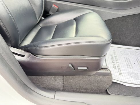 Used 2022 Tesla Model Y Long Range image 46