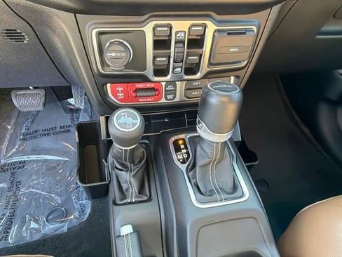 Used 2023 Jeep Gladiator Rubicon AWD/4WD image 30