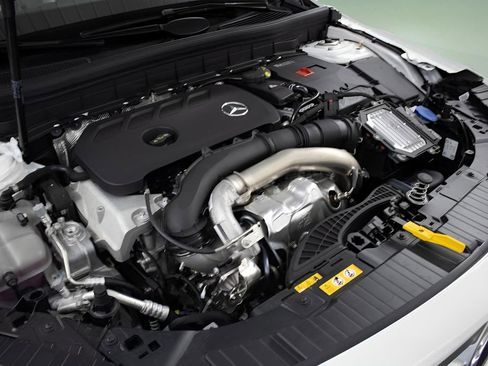 Used 2025 Mercedes-Benz GLB 250 image 33