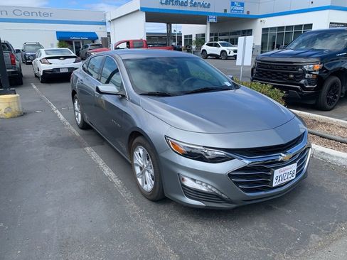 Used 2025 Chevrolet Malibu LT FWD image 2