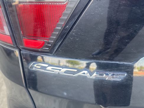 Used 2017 Ford Escape SE image 13