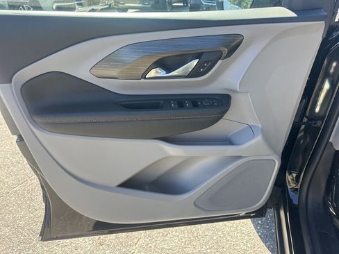 Used 2024 GMC Terrain SLE image 22