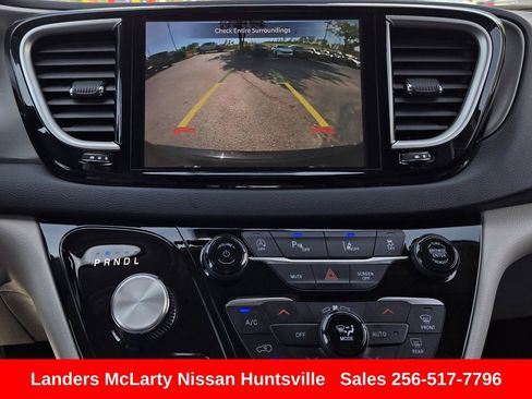 Used 2023 Chrysler Pacifica Touring-L FWD image 22