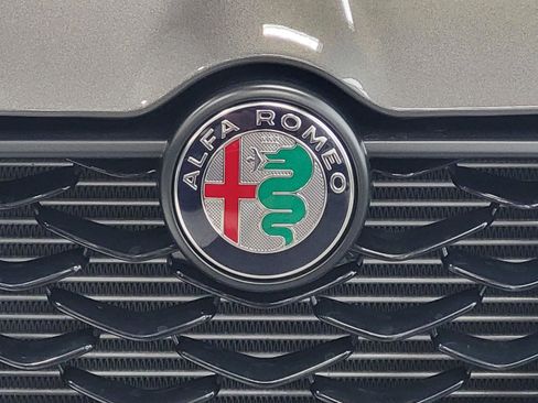 New 2025 Alfa Romeo Tonale w/ Premium Package image 10