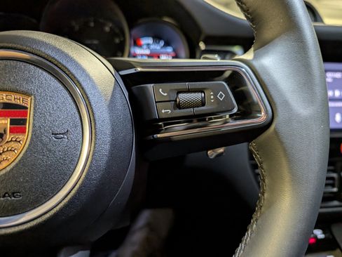 Certified 2025 Porsche Macan image 29