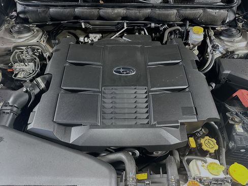 Used 2011 Subaru Outback 3.6R Limited image 30