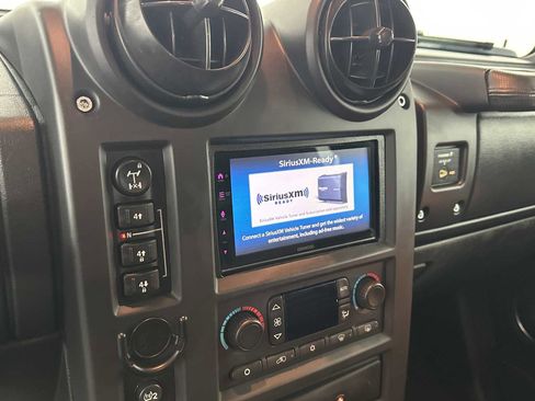 Used 2005 HUMMER H2 w/ Preferred Equipment Group image 30