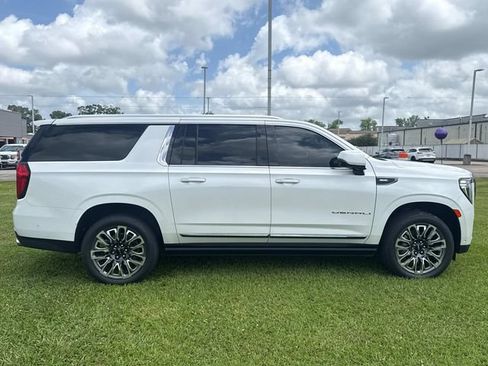 Used 2023 GMC Yukon XL Denali Ultimate AWD/4WD image 8