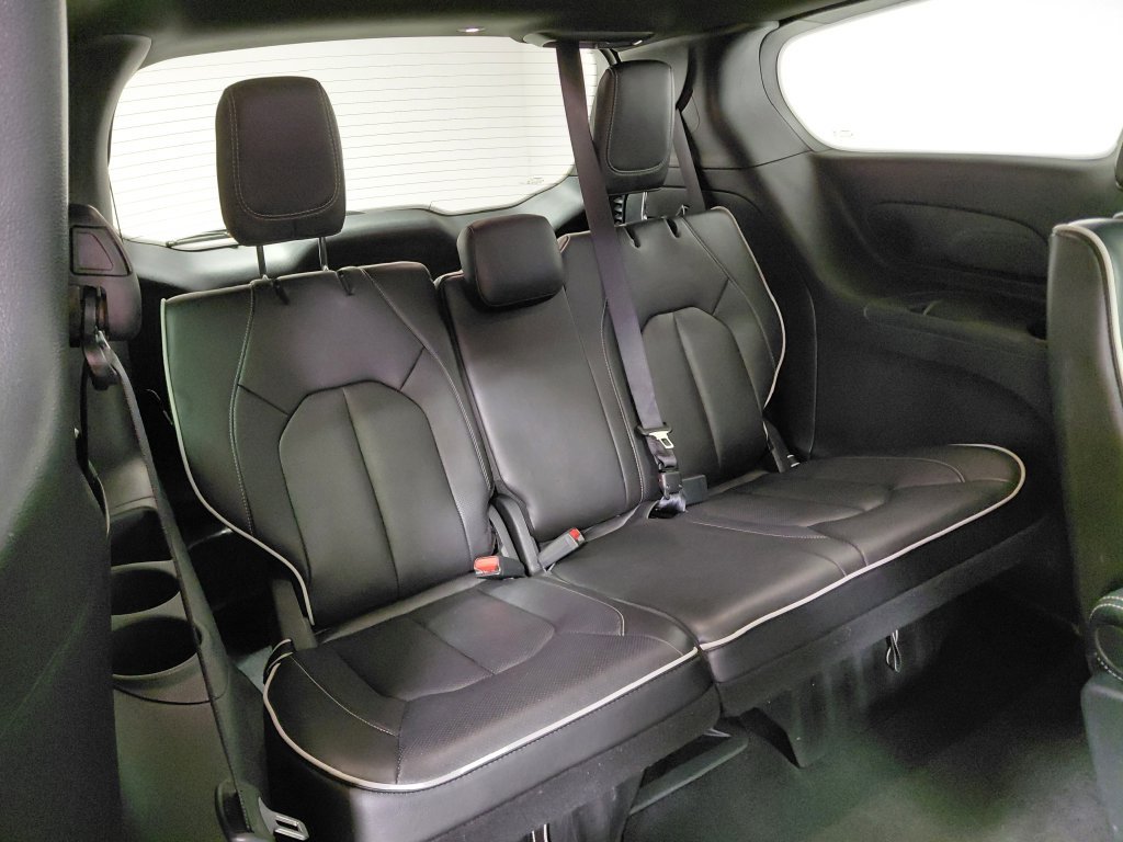 Certified 2026 Chrysler Pacifica Limited w/ S Appearance Package FWD image 13