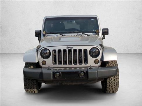 Used 2015 Jeep Wrangler Unlimited Sahara image 2