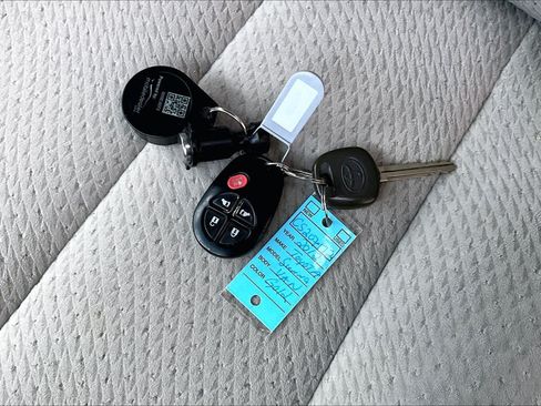 Used 2012 Toyota Sienna LE w/ Towing Pkg FWD image 15