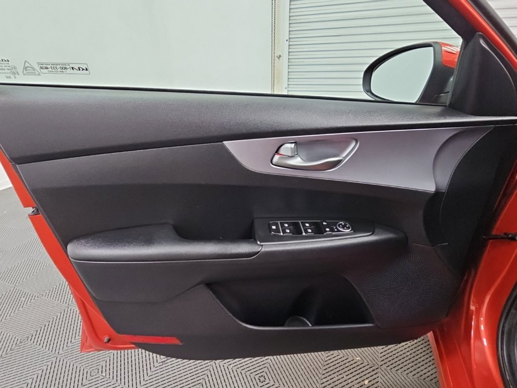 Used 2022 Kia Forte LXS FWD image 25