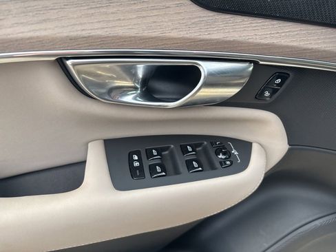 Certified 2025 Volvo XC90 B6 Plus image 18