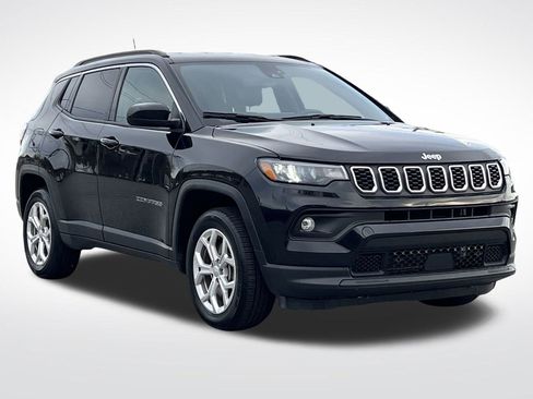 Used 2024 Jeep Compass Latitude image 33