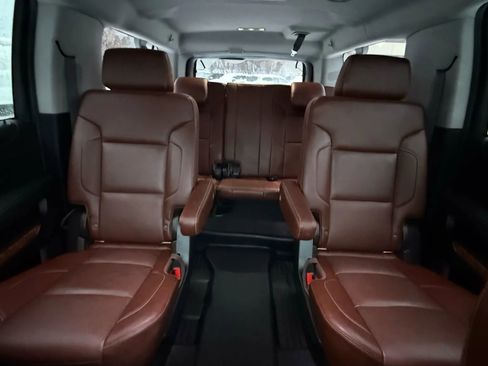 Used 2020 Chevrolet Suburban Premier w/ Premier Plus Edition image 24