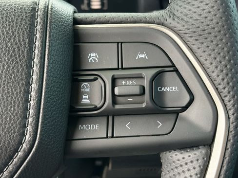 Used 2025 Toyota Tacoma SR5 AWD/4WD image 20