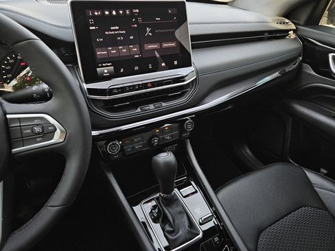 New 2026 Jeep Compass Latitude AWD/4WD image 16