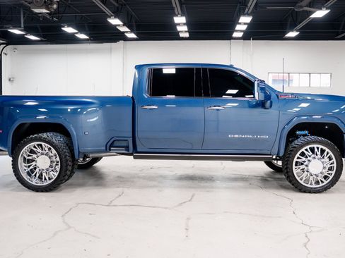 Used 2026 GMC Sierra 3500 Denali w/ Denali Reserve Package AWD/4WD image 14