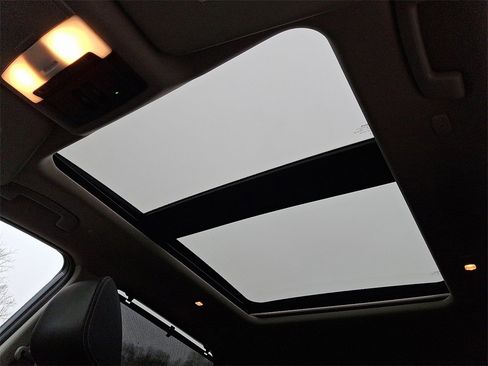 Used 2022 Nissan Rogue SL w/ SL Premium Package image 15