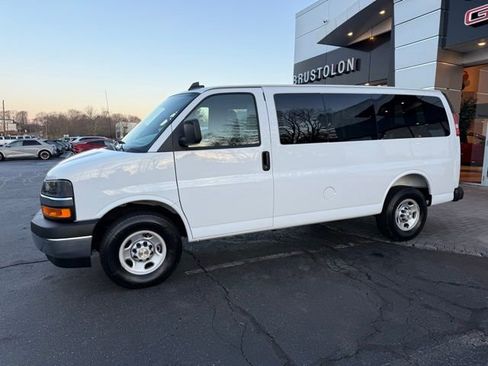 Used 2025 Chevrolet Express 3500 LS w/ Chrome Appearance Package image 7