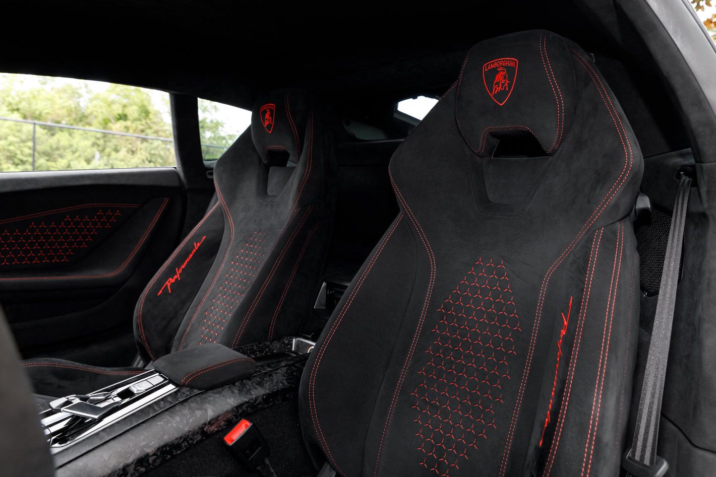 Used 2018 Lamborghini Huracan Performante AWD/4WD image 30