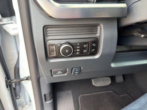 Used 2025 Ford F350 Lariat AWD/4WD image 17