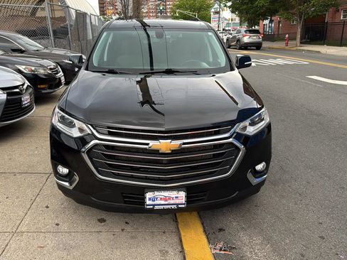 Used 2021 Chevrolet Traverse LT image 2