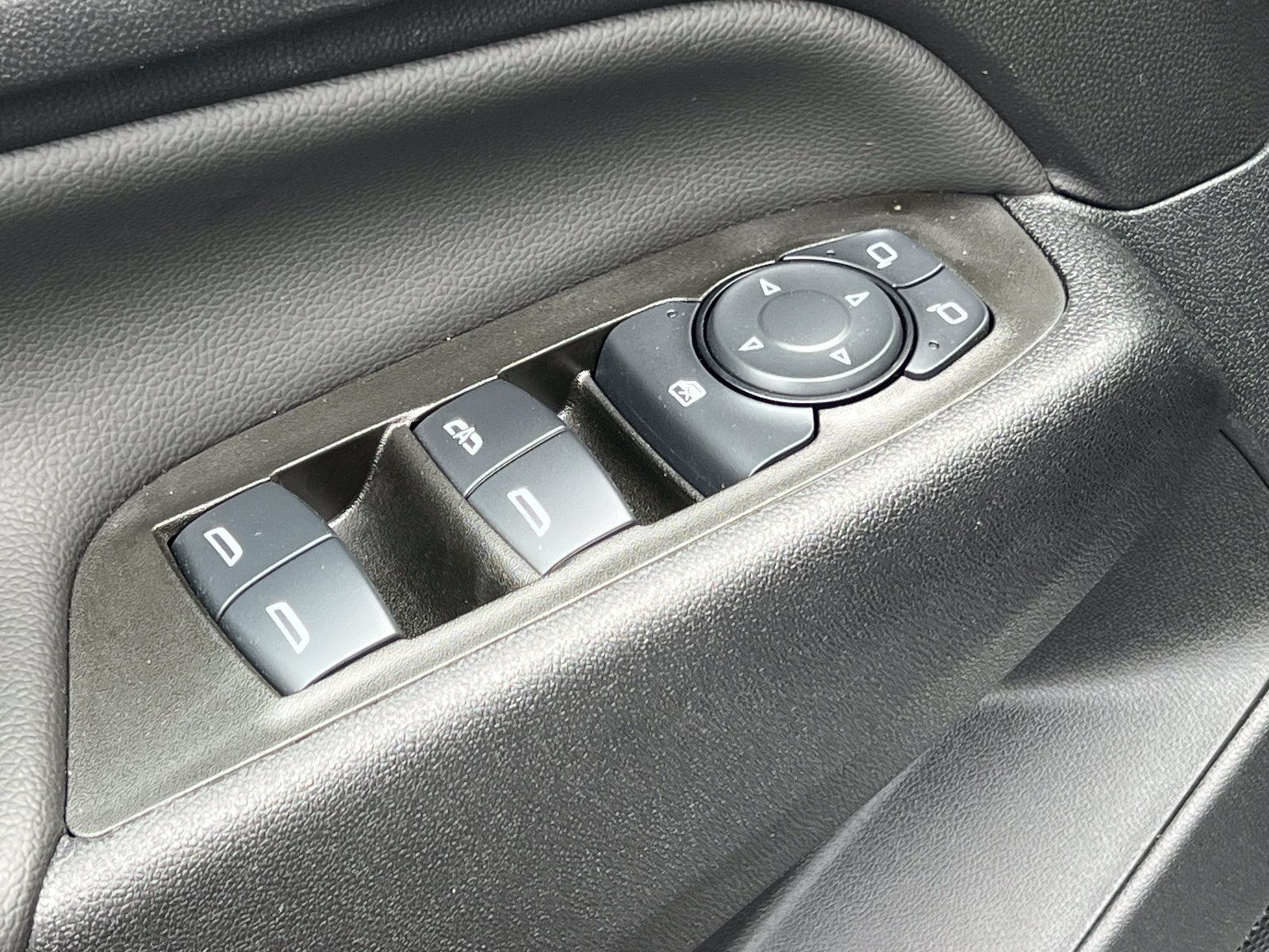 Used 2024 Chevrolet Equinox LT FWD image 14