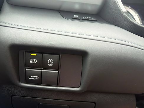 Used 2023 Toyota Highlander XLE AWD/4WD image 21