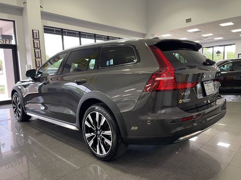 Used 2024 Volvo V60 B5 Cross Country Ultimate AWD/4WD image 3