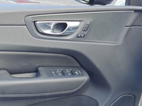 Used 2025 Volvo XC60 B5 Core image 9