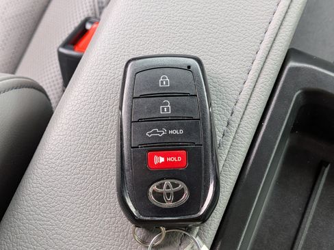 Used 2024 Toyota Tundra Limited AWD/4WD image 38