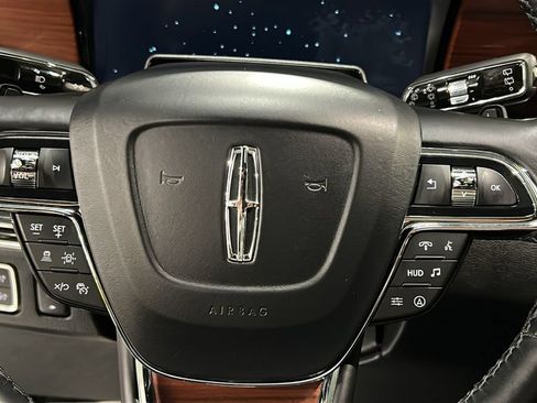 Used 2022 Lincoln Navigator Reserve AWD/4WD image 11