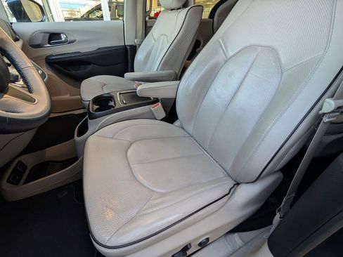 Used 2019 Chrysler Pacifica Limited w/ Advanced Safetytec Group image 10