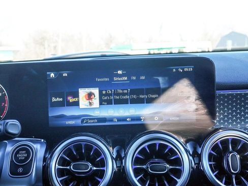 Used 2025 Mercedes-Benz GLB 250 4MATIC image 40