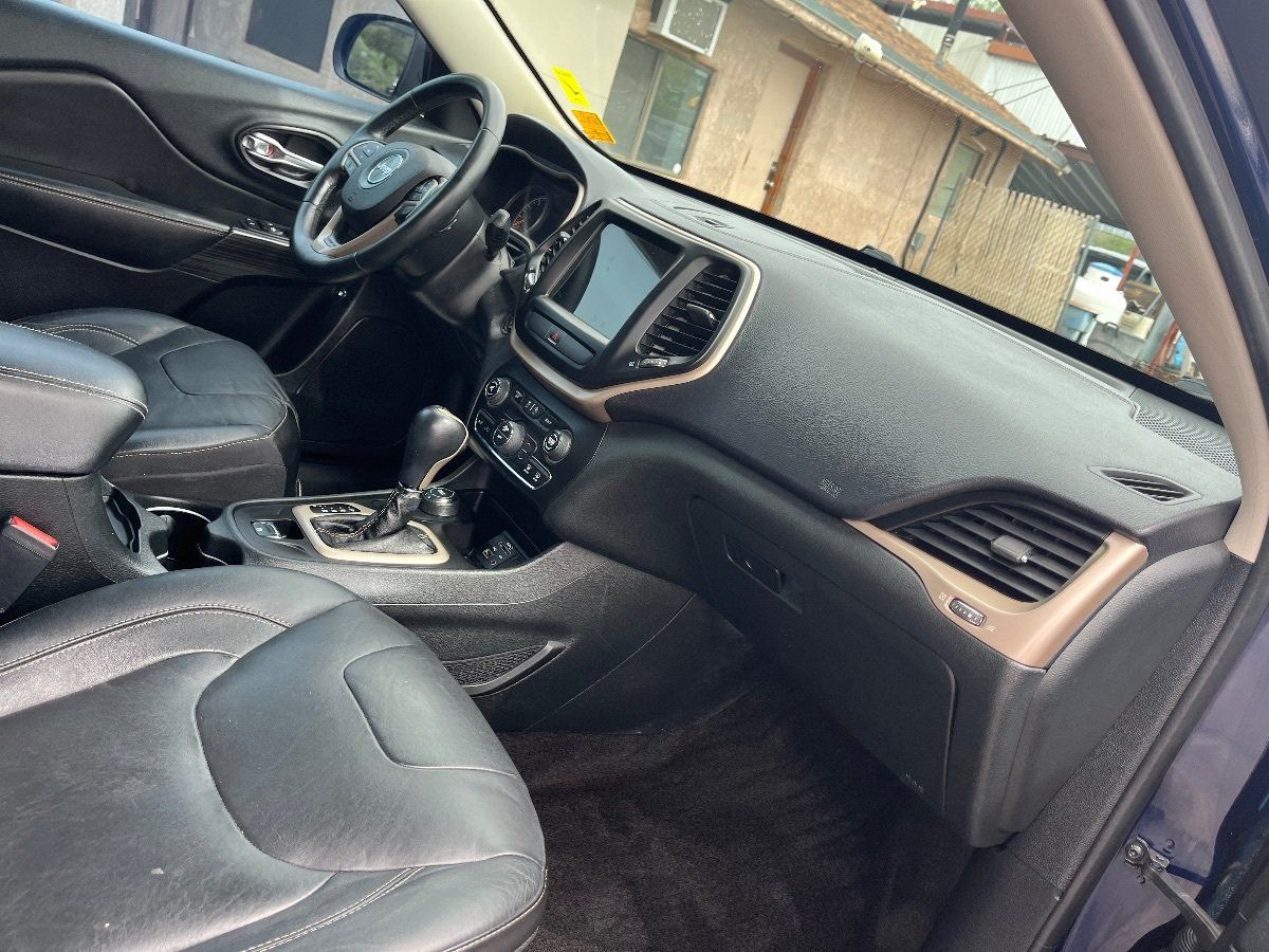Used 2015 Jeep Cherokee Limited AWD/4WD image 37